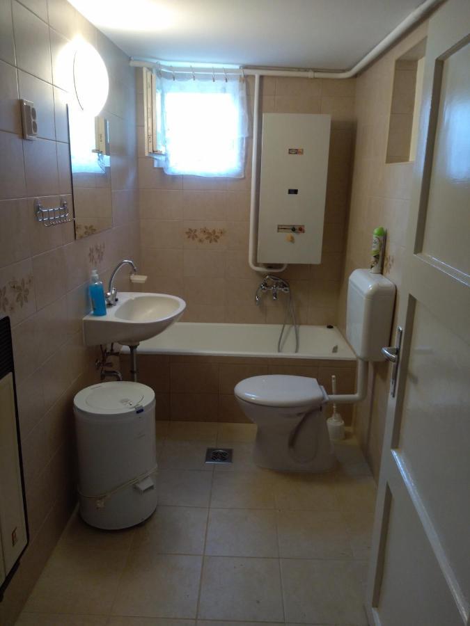 Raday Apartman ไฮจ์ดุสโซบอสโล ภายนอก รูปภาพ