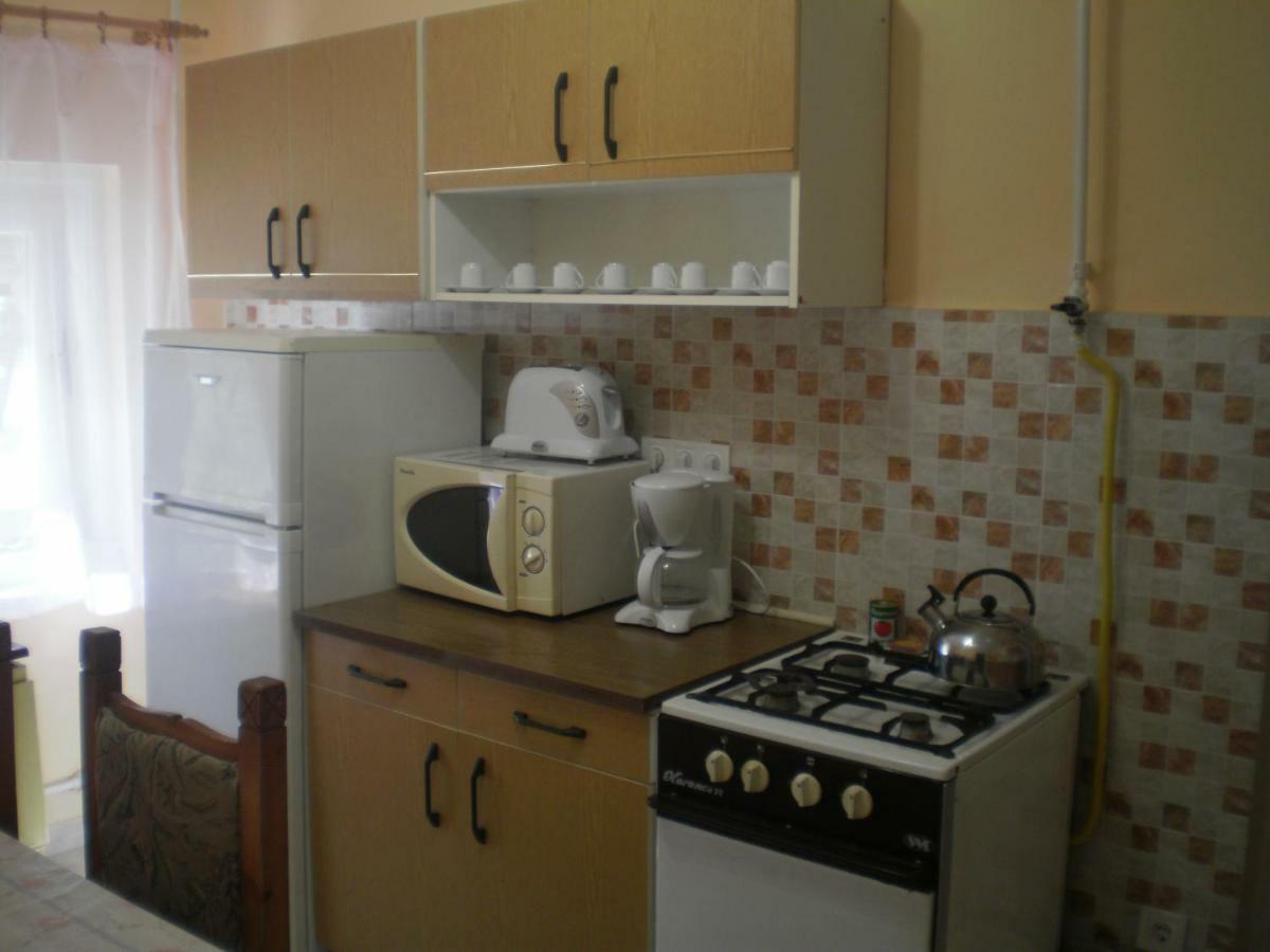 Raday Apartman ไฮจ์ดุสโซบอสโล ภายนอก รูปภาพ