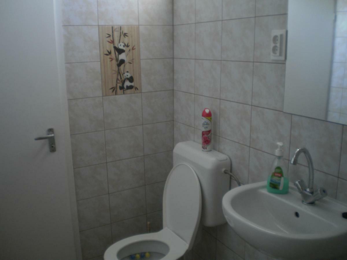 Raday Apartman ไฮจ์ดุสโซบอสโล ภายนอก รูปภาพ