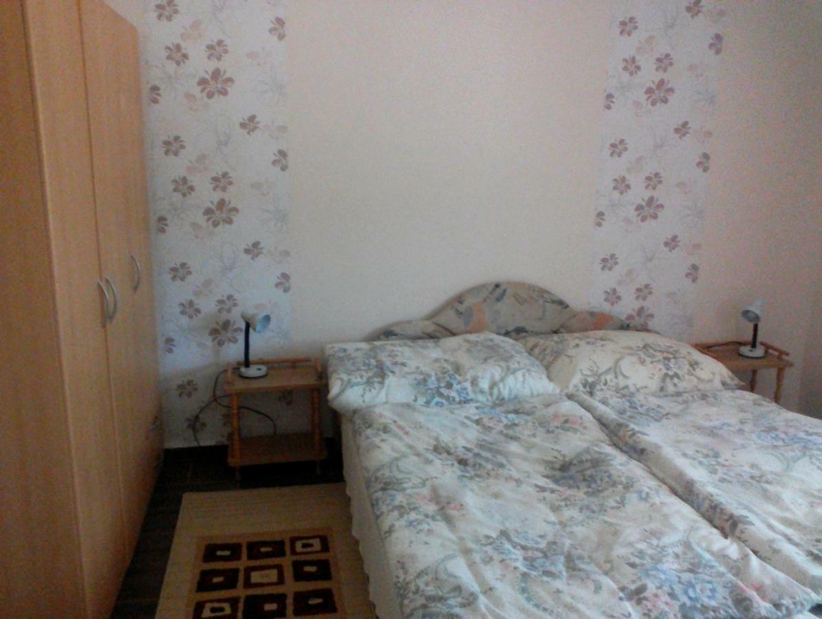 Raday Apartman ไฮจ์ดุสโซบอสโล ภายนอก รูปภาพ