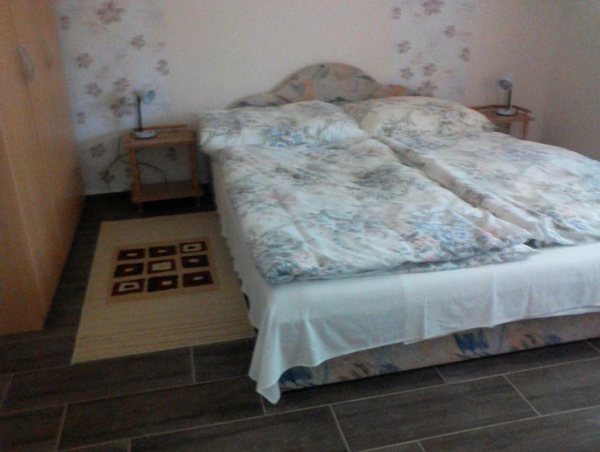 Raday Apartman ไฮจ์ดุสโซบอสโล ภายนอก รูปภาพ