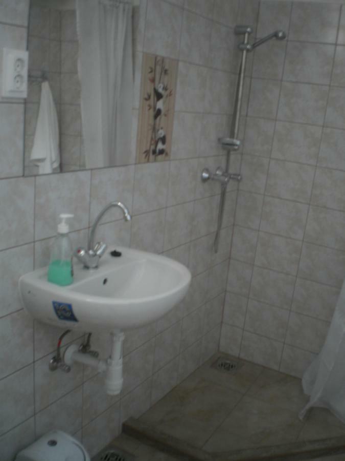 Raday Apartman ไฮจ์ดุสโซบอสโล ภายนอก รูปภาพ